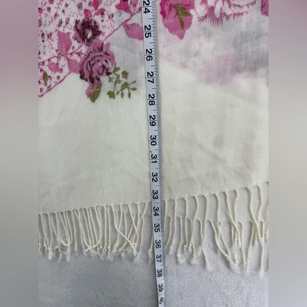 Pashmina ivory floral scarf with pink and green roses